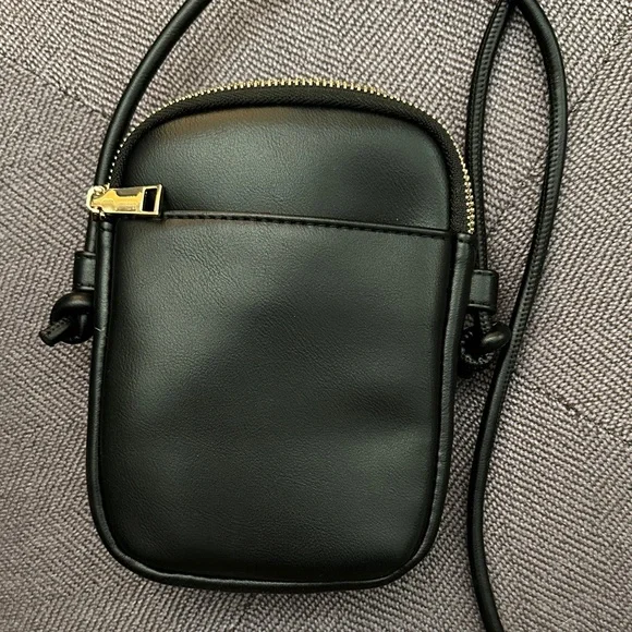 NWOT Black Quilted Crossbody Bag - Picture 3 of 5